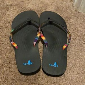 Sanuk flip flops (black)